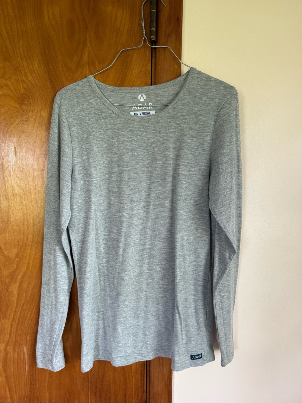 ADAR Universal Women's Long Sleeve Tee - Light Heather Gray